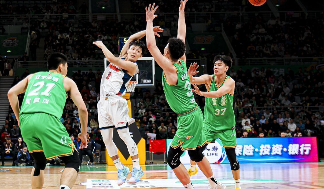 kaiyun-破案！能赢辽宁44分，杜锋却早早鸣金收兵原因找到，粤媒说出实情