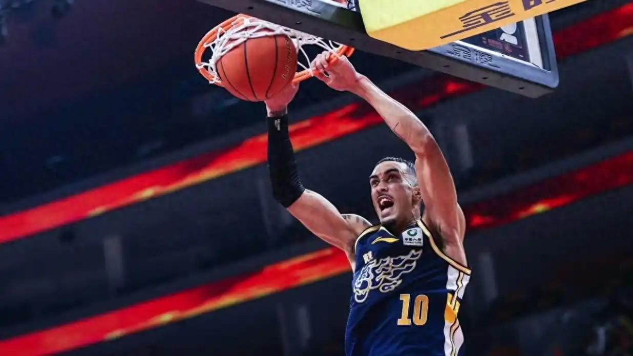 开云体育下载-广东大胜辽篮风波发酵，奎因回应挑衅被警告，赵继伟复出进程加快