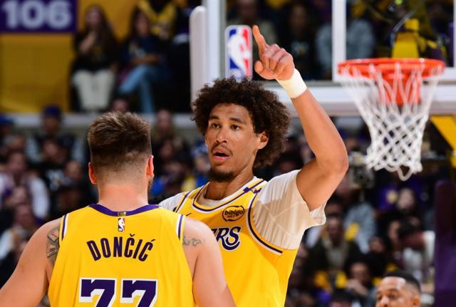 开云体育下载-防守效率第1！湖人24岁中锋崛起轰19+10变冲冠利器