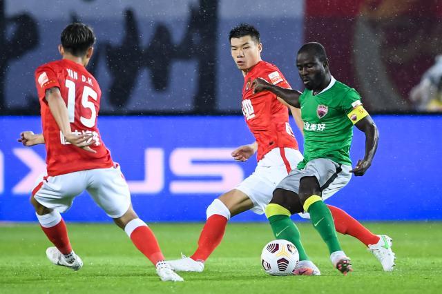 开云体育-首胜!恒大质疑中找回自我 “高艾”来电防线终零封