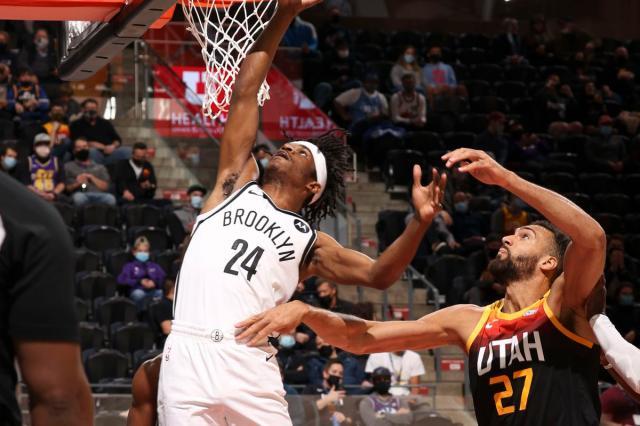 开云APP-篮网生涯首秀狂砍23+15!10天短工得到纳什的盛赞